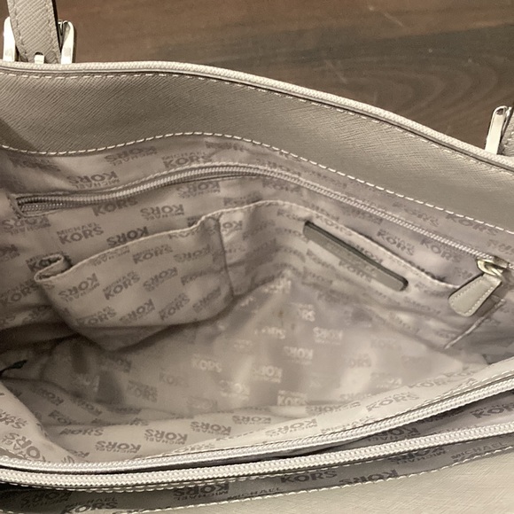 Like new silver Michael Kors purse - Picture 5 of 8